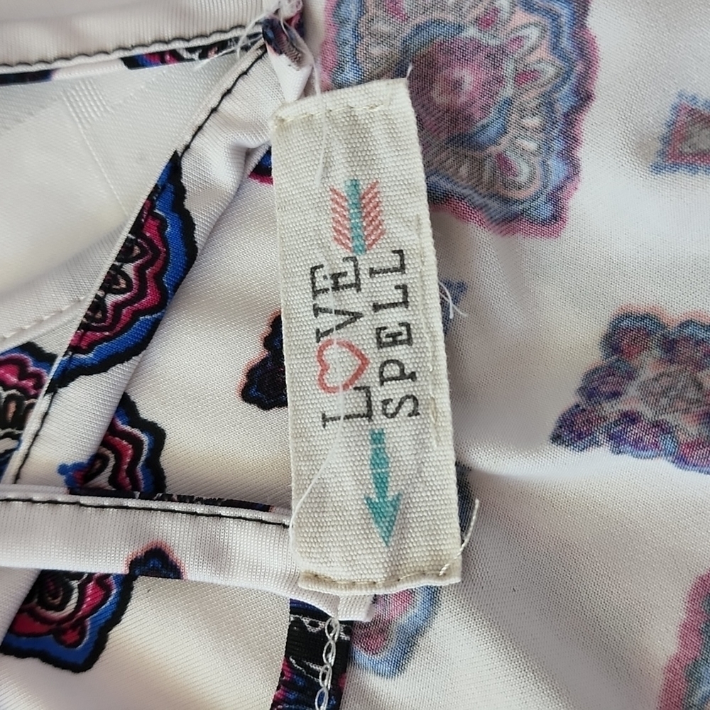 Love Spell Sleeveless Criss-Cross Scope Neck Aztec Print Women's Top Size S - Picture 5 of 5